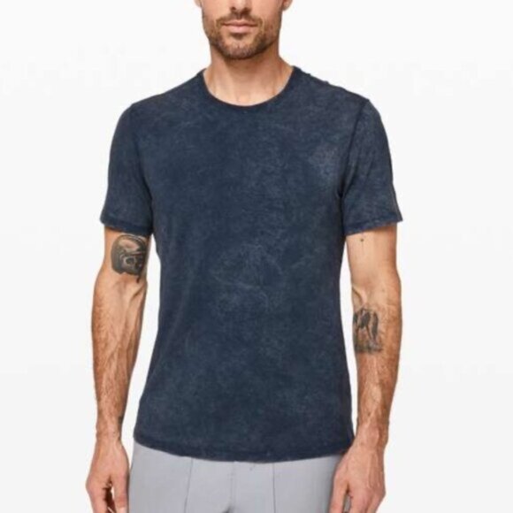 Lululemon Men's Blue T-Shirt size Large 5 year basic tee - Picture 1 of 3